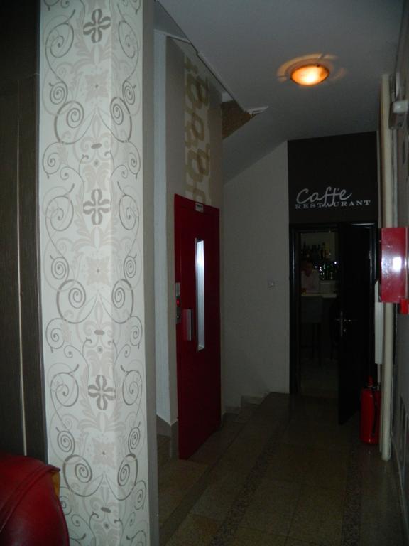 Garni Hotel Rile Men Ni Kültér fotó